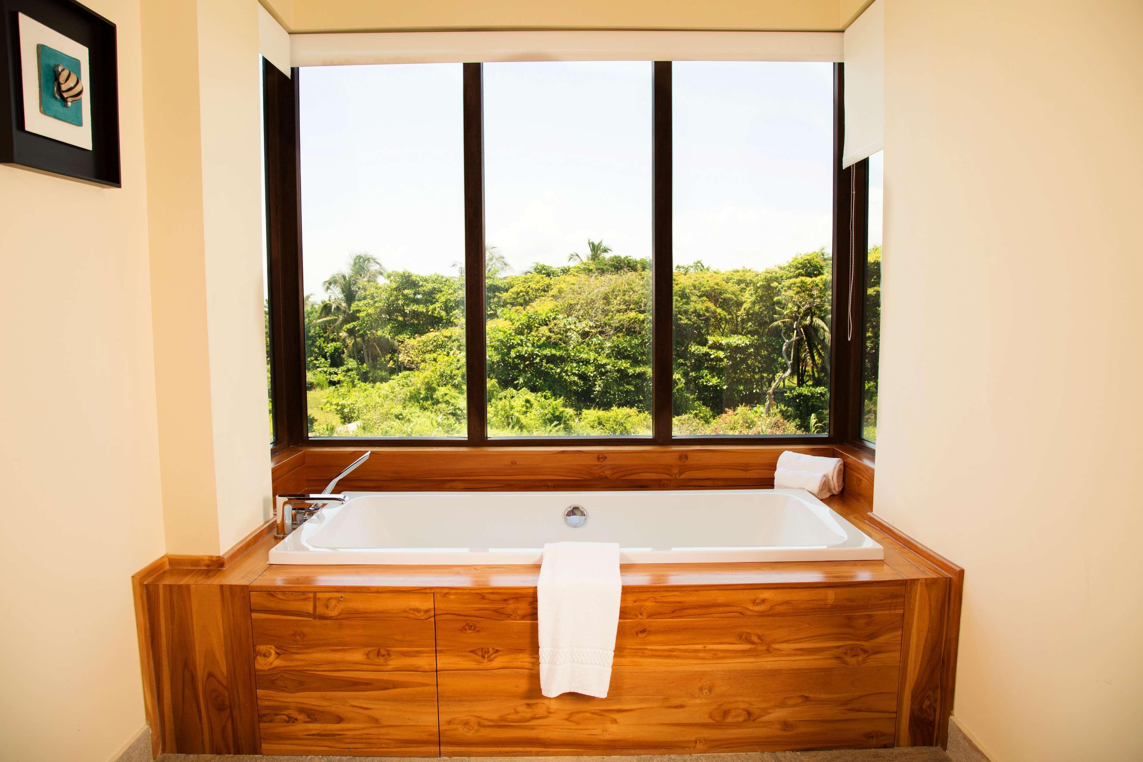 Indura Beach & Golf Resort Curio Collection By Hilton Tela Bagian luar foto