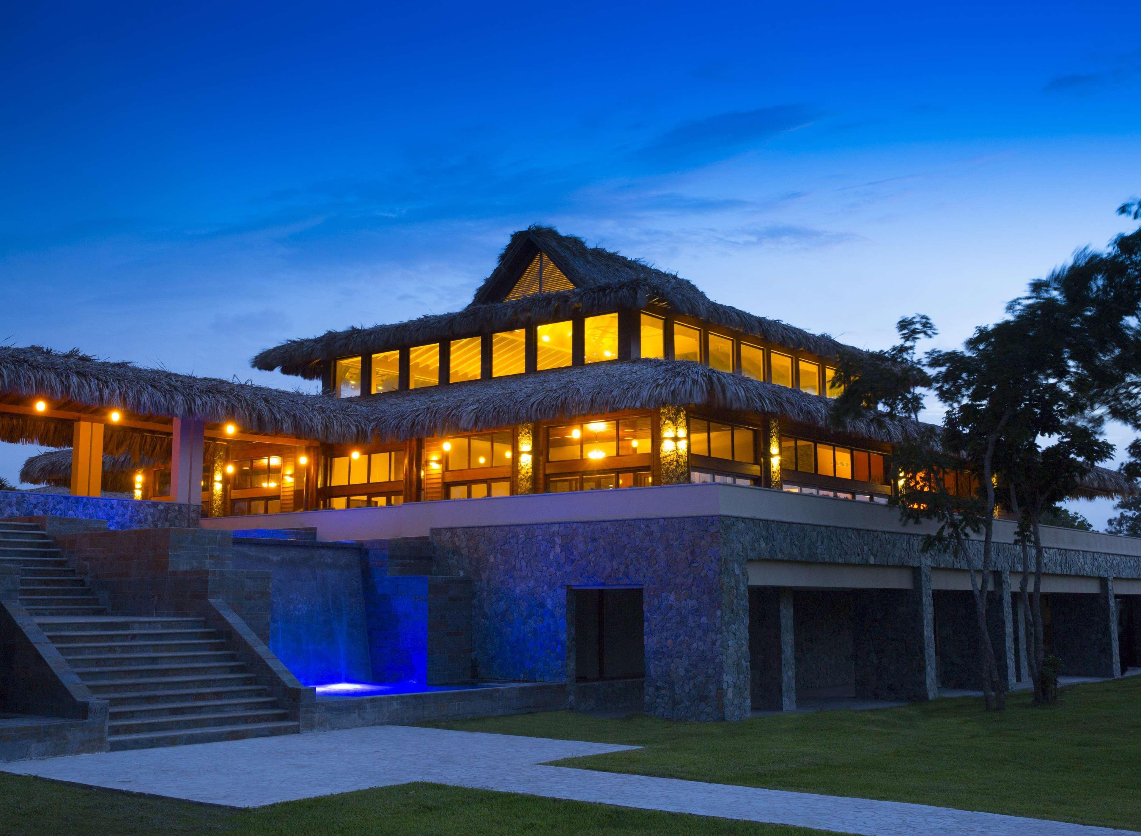 Indura Beach & Golf Resort Curio Collection By Hilton Tela Bagian luar foto