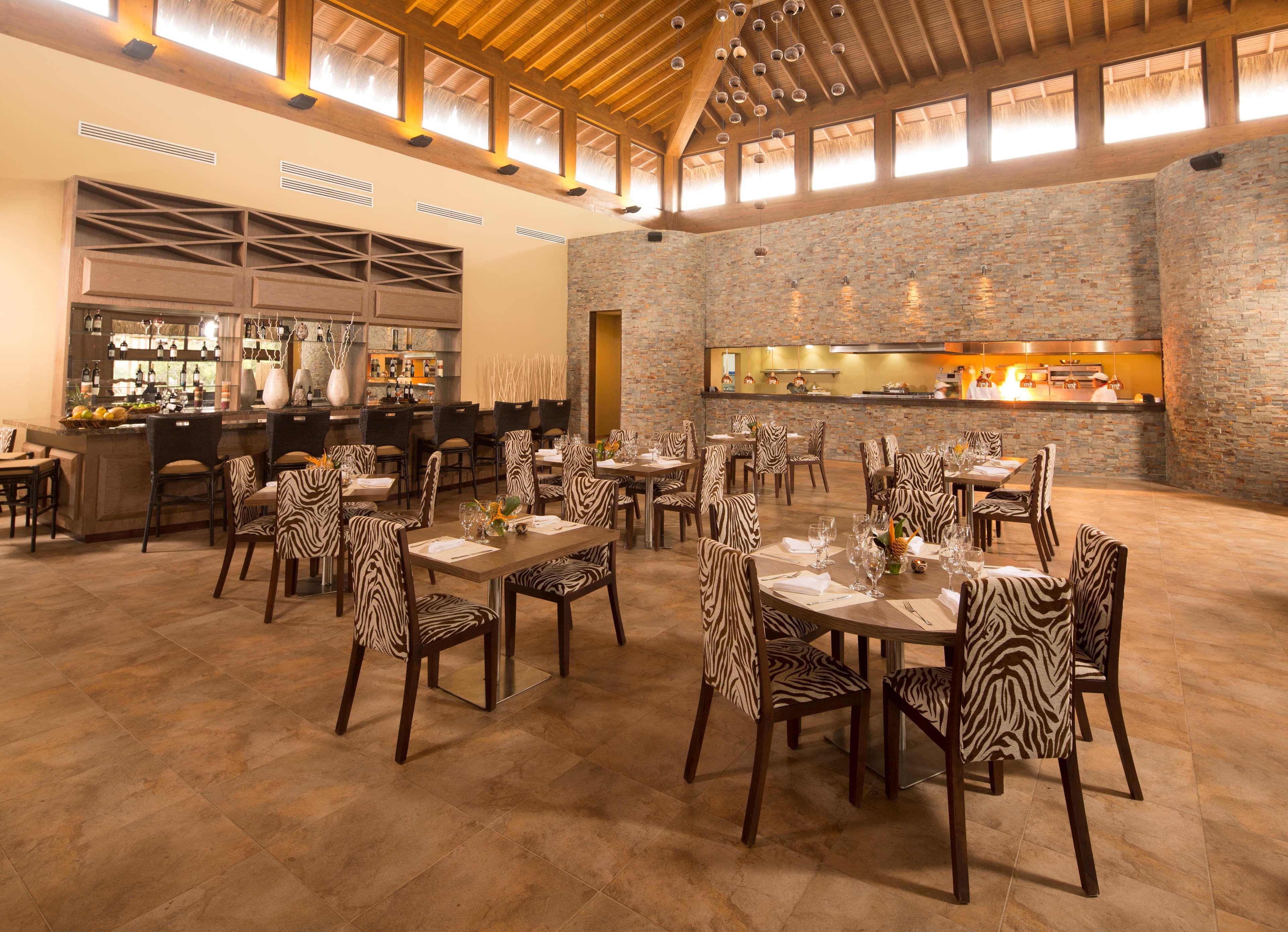 Indura Beach & Golf Resort Curio Collection By Hilton Tela Bagian luar foto